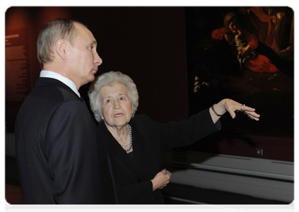 Prime Minister Vladimir Putin and Pushkin Fine Arts Museum Director Irina Antonova|6 december, 2011|21:34