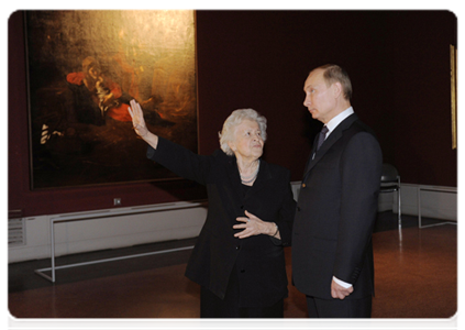 Prime Minister Vladimir Putin and Pushkin Fine Arts Museum Director Irina Antonova|6 december, 2011|21:34