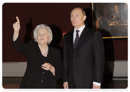 Prime Minister Vladimir Putin and Pushkin Fine Arts Museum Director Irina Antonova|6 december, 2011|21:34