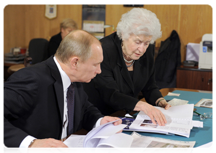 Prime Minister Vladimir Putin and Pushkin Fine Arts Museum Director Irina Antonova|6 december, 2011|22:15