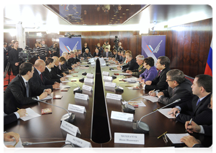 Председатель Правительства Российской Федерации В.В.Путин провёл заседание Координационного совета Общероссийского народного фронта|8 декабря, 2011|12:44
