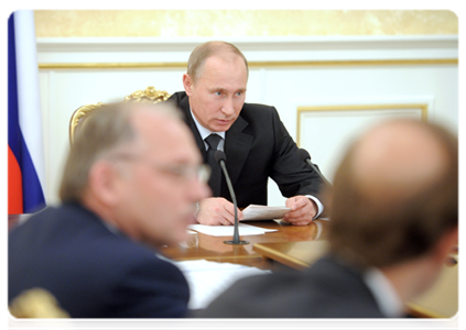 Prime Minister Vladimir Putin holding a meeting on saving the Bogoslovsky Aluminum Plant and the Taganrog Automobile Plant|8 december, 2011|16:37