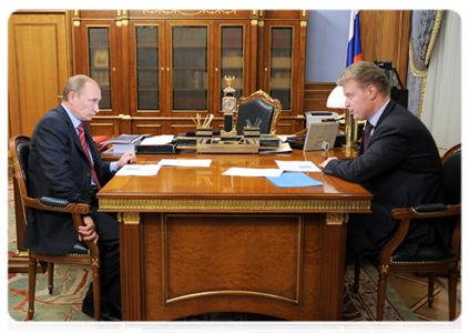 Prime Minister Vladimir Putin holding a working meeting with the President of ALROSA, Fyodor Andreev|9 december, 2011|13:33