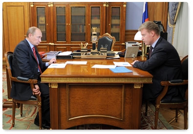 Prime Minister Vladimir Putin holds a working meeting with the President of ALROSA, Fyodor Andreev