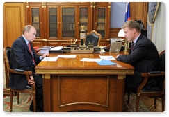 Prime Minister Vladimir Putin holds a working meeting with the President of ALROSA, Fyodor Andreev