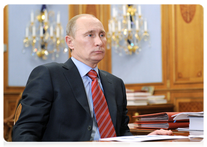 Prime Minister Vladimir Putin holding a working meeting with the President of ALROSA, Fyodor Andreev|9 december, 2011|13:34