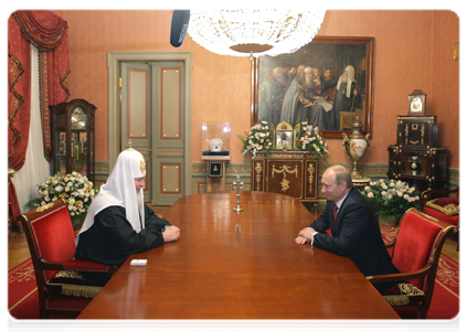 Prime Minister Vladimir Putin meeting with Patriarch Kirill of Moscow and All Russia to congratulate him on the second anniversary of his enthronement|1 february, 2011|21:08