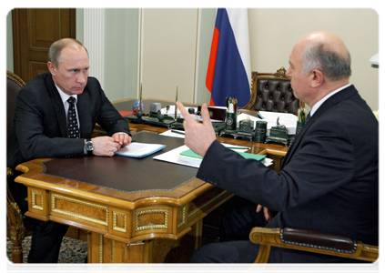 Prime Minister Vladimir Putin meeting with Governor of the Republic of Mordovia Nikolai Merkushkin|11 february, 2011|12:39