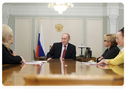 Vladimir Putin at a working meeting with Minister of Healthcare and Social Development Tatyana Golikova, Deputy Speaker of the State Duma Nadezhda Gerasimova, Chairperson of the State Duma Committee on Healthcare Olga Borzova, and Deputy Chairperson of the State Duma Committee on Labour and Social Policy Farida Gainullina|11 february, 2011|18:33