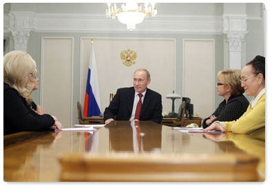 Vladimir Putin held a working meeting with Minister of Healthcare and Social Development Tatyana Golikova, Deputy Speaker of the State Duma Nadezhda Gerasimova, Chairperson of the State Duma Committee on Healthcare Olga Borzova, and Deputy Chairperson of the State Duma Committee on Labour and Social Policy Farida Gainullina