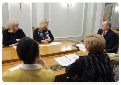 Vladimir Putin at a working meeting with Minister of Healthcare and Social Development Tatyana Golikova, Deputy Speaker of the State Duma Nadezhda Gerasimova, Chairperson of the State Duma Committee on Healthcare Olga Borzova, and Deputy Chairperson of the State Duma Committee on Labour and Social Policy Farida Gainullina|11 february, 2011|18:33