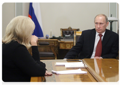 Vladimir Putin at a working meeting with Minister of Healthcare and Social Development Tatyana Golikova, Deputy Speaker of the State Duma Nadezhda Gerasimova, Chairperson of the State Duma Committee on Healthcare Olga Borzova, and Deputy Chairperson of the State Duma Committee on Labour and Social Policy Farida Gainullina|11 february, 2011|18:33