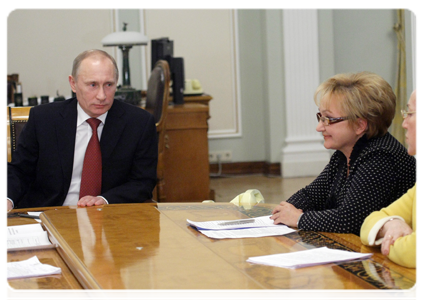 Vladimir Putin at a working meeting with Minister of Healthcare and Social Development Tatyana Golikova, Deputy Speaker of the State Duma Nadezhda Gerasimova, Chairperson of the State Duma Committee on Healthcare Olga Borzova, and Deputy Chairperson of the State Duma Committee on Labour and Social Policy Farida Gainullina|11 february, 2011|18:33