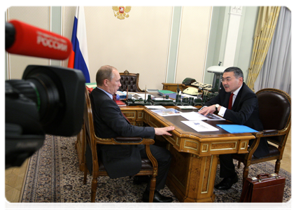 Prime Minister Vladimir Putin meeting with Alexei Orlov, head of the Republic of Kalmykia|12 february, 2011|12:48