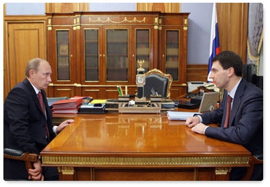 Prime Minister Vladimir Putin meets with Minister of Communications and Mass Media Igor Shchegolev