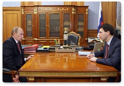 Prime Minister Vladimir Putin meets with Minister of Communications and Mass Media Igor Shchegolev