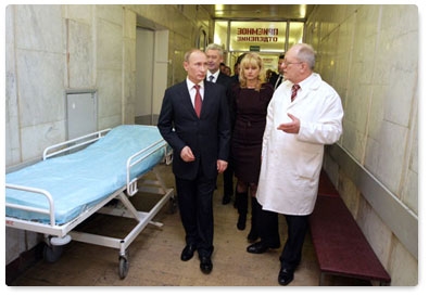 Prime Minister Vladimir Putin visits Moscow’s N. I. Pirogov First City Hospital