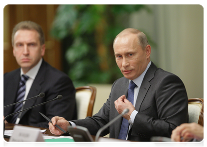 Prime Minister Vladimir Putin meets with the heads of expert groups to discuss Russia’s socio-economic development strategy through 2020|16 february, 2011|17:43