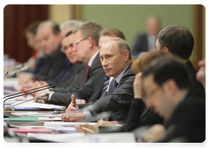 Prime Minister Vladimir Putin meets with the heads of expert groups to discuss Russia’s socio-economic development strategy through 2020|16 february, 2011|17:43