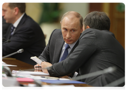 Prime Minister Vladimir Putin meets with the heads of expert groups to discuss Russia’s socio-economic development strategy through 2020|16 february, 2011|17:43