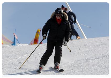 Prime Minister Vladimir Putin mads several runs down the slopes|18 february, 2011|15:51