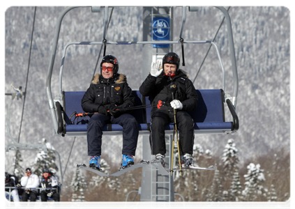 Prime Minister Vladimir Putin mads several runs down the slopes|18 february, 2011|15:51