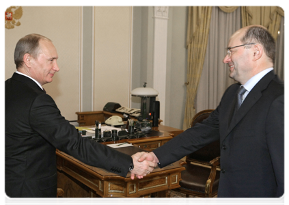 Prime Minister Vladimir Putin meeting with Sverdlovsk Region Governor Alexander Misharin|19 february, 2011|16:30