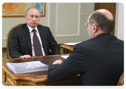 Prime Minister Vladimir Putin meeting with Sverdlovsk Region Governor Alexander Misharin|19 february, 2011|16:30