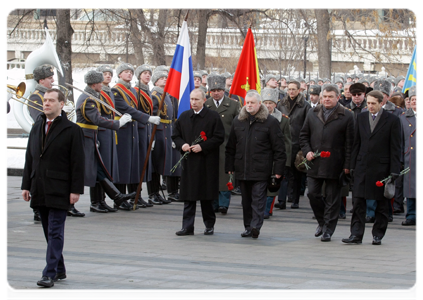 Prime Minister Vladimir Putin at the wreath-laying ceremony at the Tomb of the Unknown Soldier in Alexander Garden|23 february, 2011|11:52