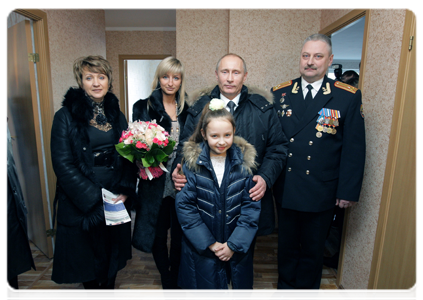 Prime Minister Vladimir Putin inspects a flat in a new building in Kaliningrad, which is being developed for Baltic Fleet officers|23 february, 2011|17:56