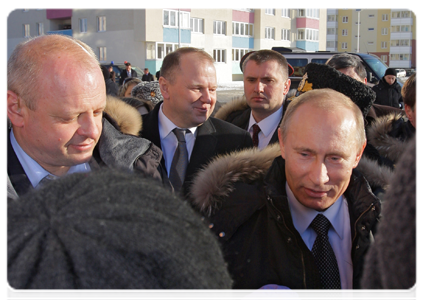 Prime Minister Vladimir Putin talks with residents of the Severny residential district|23 february, 2011|17:56