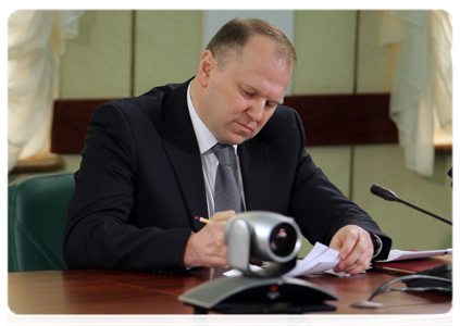 Kaliningrad Governor Nikolai Tsukanov at a meeting in Kaliningrad on the problems of providing service personnel with housing|23 february, 2011|18:32