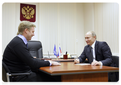 Prime Minister Vladimir Putin meets with members of the public at the Kaliningrad community liaison office of the United Russia party|23 february, 2011|21:43