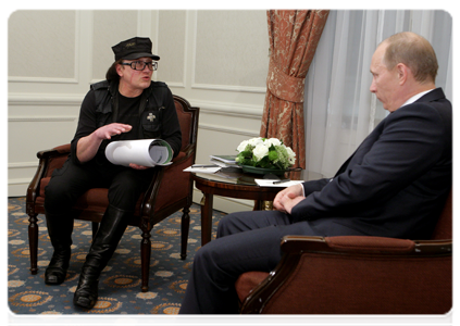 Prime Minister Vladimir Putin with artist and sculptor Mihail Chemiakin|24 february, 2011|08:39