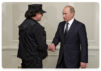 Prime Minister Vladimir Putin with artist and sculptor Mihail Chemiakin|24 february, 2011|08:41