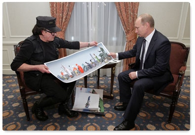 Prime Minister Vladimir Putin meets with artist and sculptor Mihail Chemiakin in Brussels