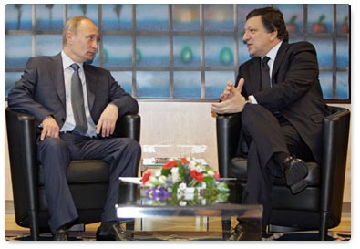 Prime Minister Vladimir Putin meets with President of the European Commission Jose Manuel Barroso in Brussels