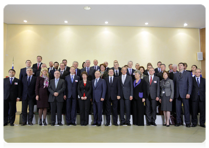 Participants of the meeting between the Russian government and the EU Commission posing for photographs|24 february, 2011|18:12