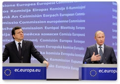 Prime Minister Vladimir Putin and President of the European Commission José Manuel Barroso give a news conference following the meeting of the Russian government and the EU Commission