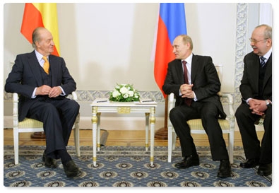 Prime Minister Vladimir Putin meets with Spanish King Juan Carlos I  in St Petersburg