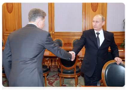 Prime Minister Vladimir Putin meeting with Amur Region Governor Oleg Kozhemyako|28 february, 2011|15:30