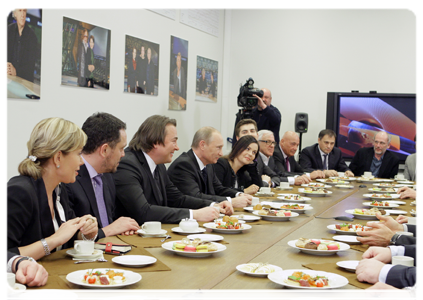 Накануне поздно вечером Председатель Правительства Российской Федерации В.В.Путин встретился с творческим коллективом Первого канала|3 февраля, 2011|10:33