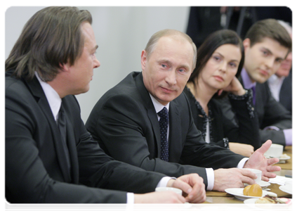 Накануне поздно вечером Председатель Правительства Российской Федерации В.В.Путин встретился с творческим коллективом Первого канала|3 февраля, 2011|14:33