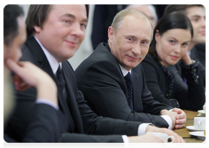 Накануне поздно вечером Председатель Правительства Российской Федерации В.В.Путин встретился с творческим коллективом Первого канала|3 февраля, 2011|14:33