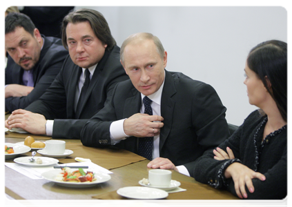 Накануне поздно вечером Председатель Правительства Российской Федерации В.В.Путин встретился с творческим коллективом Первого канала|3 февраля, 2011|14:41