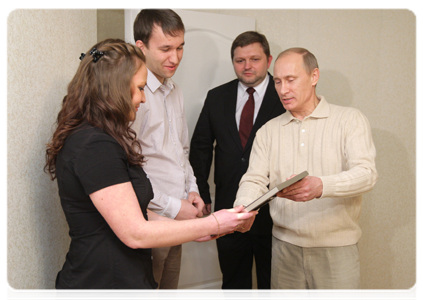 Prime Minister Vladimir Putin inspecting the construction of Solnechny Bereg residential area, while on a working visit to Kirov|3 february, 2011|18:38