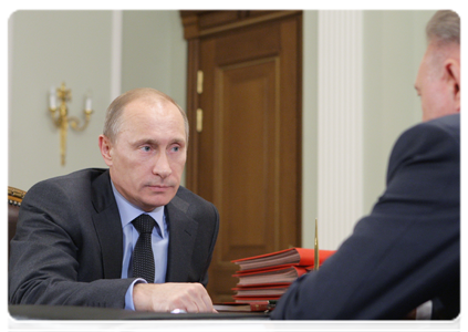 Prime Minister Vladimir Putin at a working meeting with Ryazan Region Governor Oleg Kovalyov|7 february, 2011|15:57