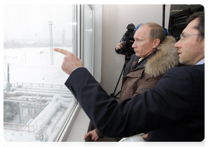 Prime Minister Vladimir Putin visits Southern Combined Heat and Power Station 22 and inspects its recently completed power-generating unit, while in St Petersburg|9 february, 2011|16:00