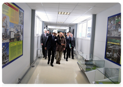 Prime Minister Vladimir Putin visits Southern Combined Heat and Power Station 22 and inspects its recently completed power-generating unit, while in St Petersburg|9 february, 2011|16:00