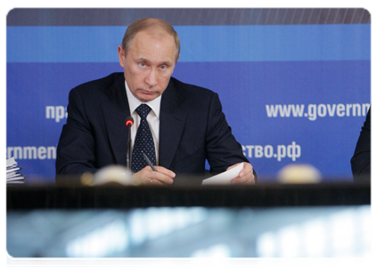 Prime Minister Vladimir Putin chairing a meeting in St Petersburg on the performance of Russia’s fuel and energy sector in 2010 and its objectives for 2011|9 february, 2011|16:54